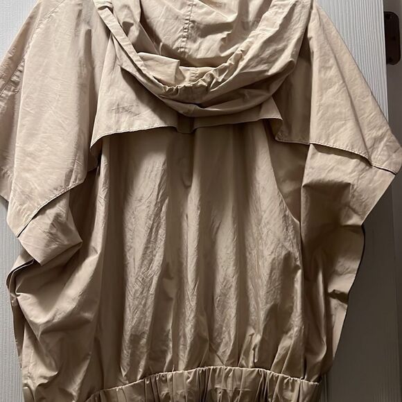 Calvin Klein Exclusive Hooded Rain Jacket - Short Sleeve - NWOT - Size Small - Picture 4 of 4